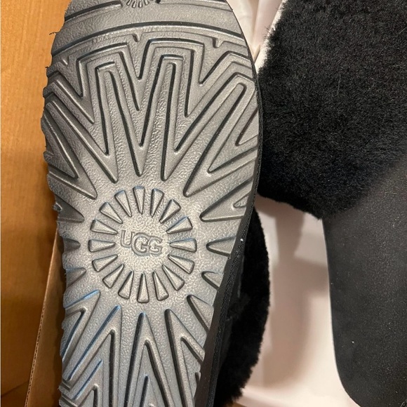 Women's Black Shearling Slip-On Shoes - Picture 4 of 5